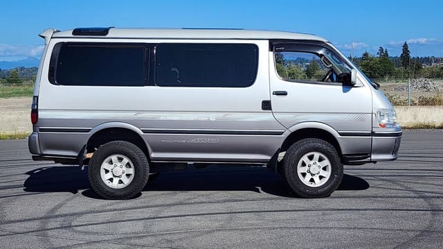 1997 Toyota HiAce JDM car for sale — photo 7 of 10