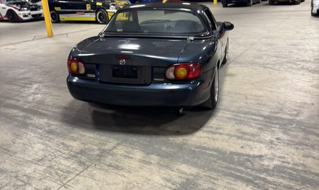 1998 Mazda Roadster (Eunos Roadster / MX-5) JDM car for sale — photo 11 of 25