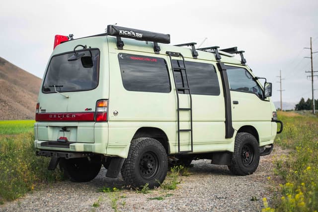 1995 Mitsubishi Delica JDM car for sale — photo 3 of 25