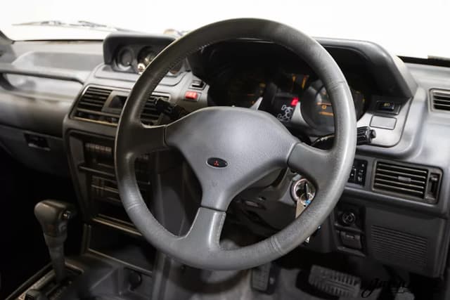 1993 Mitsubishi Pajero JDM car for sale — photo 14 of 25