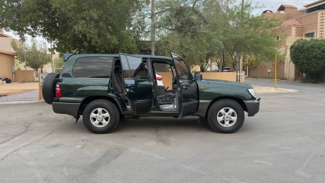 1998 Toyota Land Cruiser JDM car for sale — photo 3 of 25