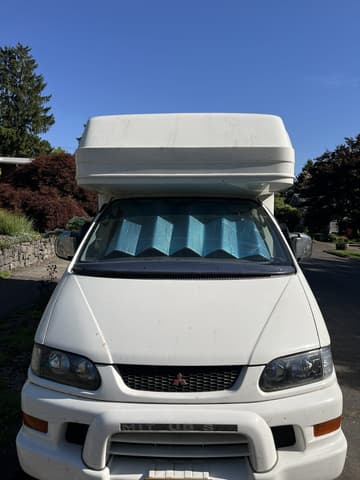 1997 Mitsubishi Delica JDM car for sale — photo 11 of 23