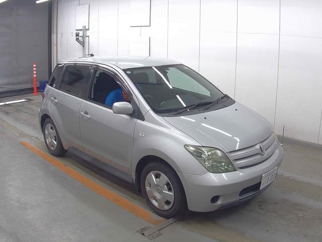 2004 Toyota Ist JDM car for sale — photo 4 of 6