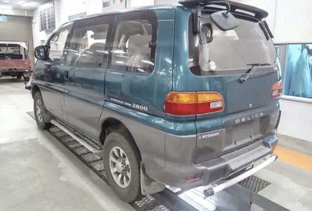 1995 Mitsubishi Delica JDM car for sale — photo 2 of 4