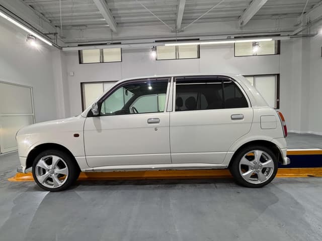 2001 Daihatsu Mira JDM car for sale — photo 3 of 25