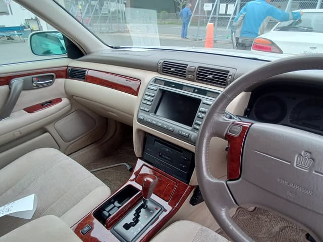 2000 Toyota Crown JDM car for sale — photo 9 of 15