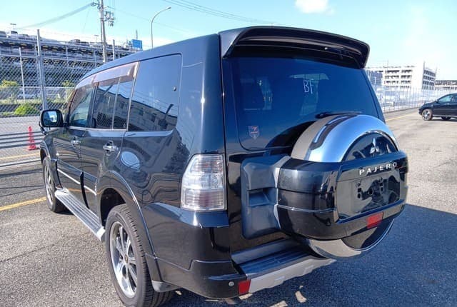 2010 Mitsubishi Pajero JDM car for sale — photo 3 of 25