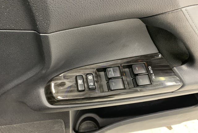 2011 Toyota Mark X JDM car for sale — photo 16 of 25
