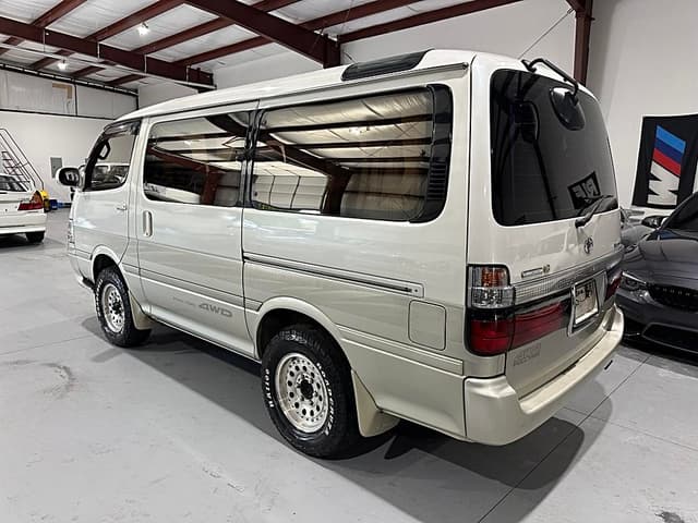 2000 Toyota HiAce JDM car for sale — photo 8 of 18