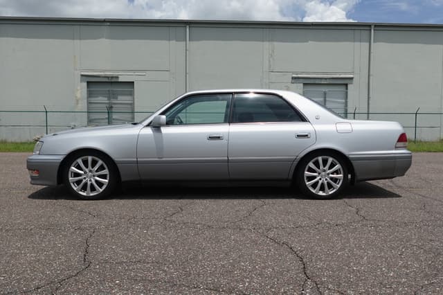 1999 Toyota Crown JDM car for sale — photo 10 of 19