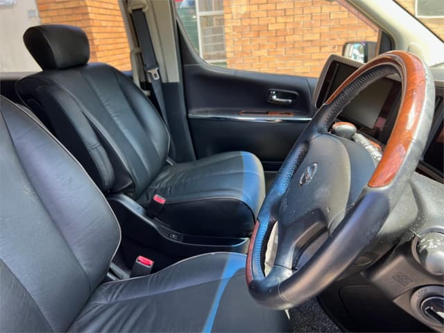 2009 Nissan Elgrand JDM car for sale — photo 13 of 16