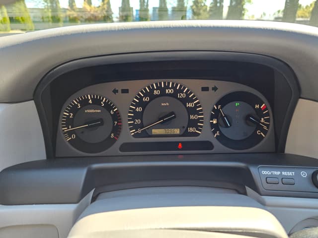 2001 Toyota Crown JDM car for sale — photo 9 of 13