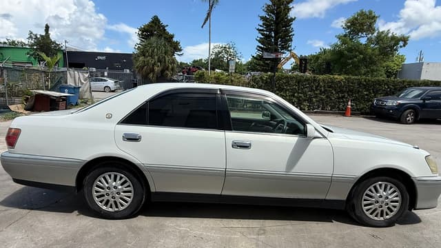 2001 Toyota Crown JDM car for sale — photo 7 of 13