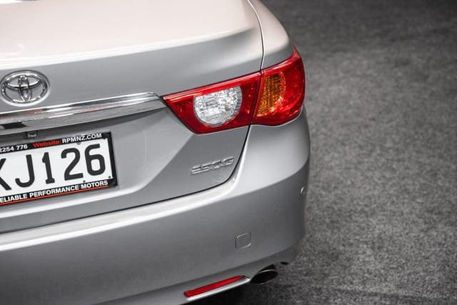 2011 Toyota Mark X JDM car for sale — photo 9 of 18
