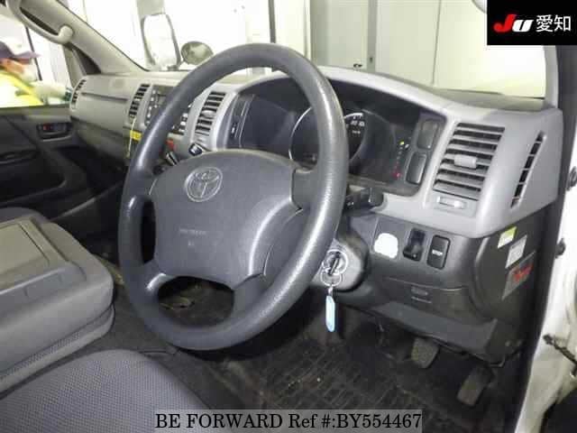 2005 Toyota HiAce JDM car for sale — photo 4 of 8