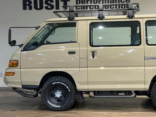 1991 Mitsubishi Delica JDM car for sale — photo 6 of 25