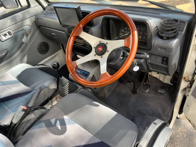 1992 Daihatsu Hijet JDM car for sale — photo 11 of 16
