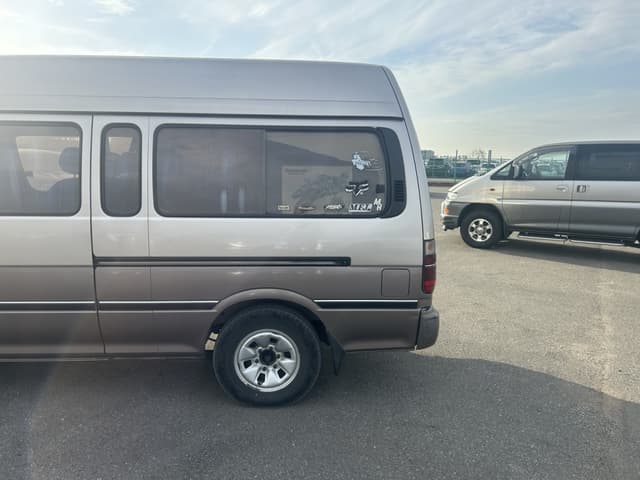 1996 Toyota HiAce JDM car for sale — photo 9 of 25