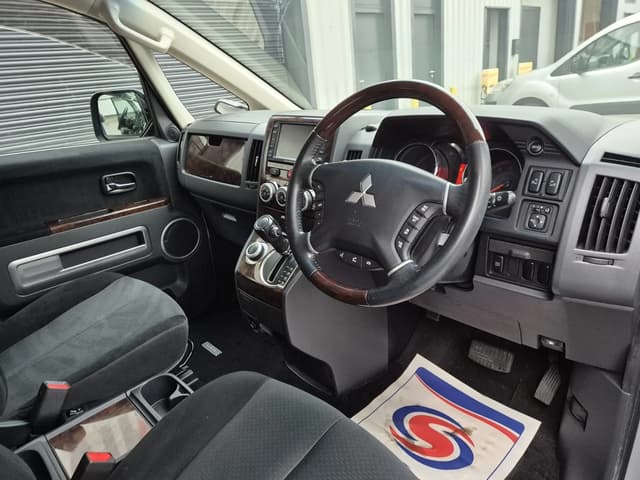 2009 Mitsubishi Delica JDM car for sale — photo 10 of 22
