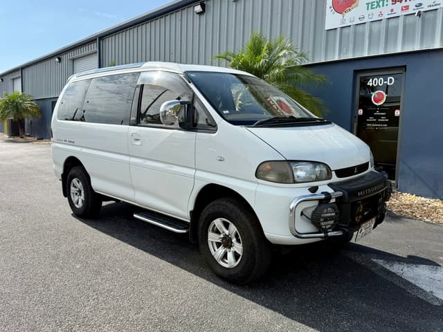 1995 Mitsubishi Delica JDM car for sale — photo 13 of 21