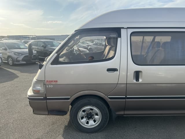 1996 Toyota HiAce JDM car for sale — photo 11 of 25