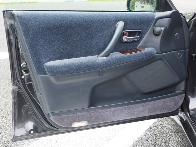 1995 Toyota Crown JDM car for sale — photo 15 of 17