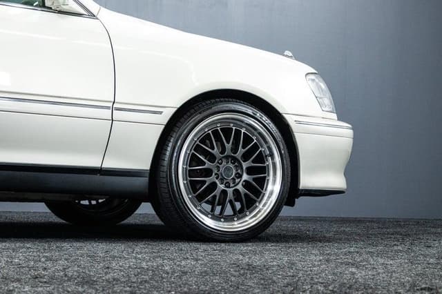 2001 Toyota Crown JDM car for sale — photo 13 of 18