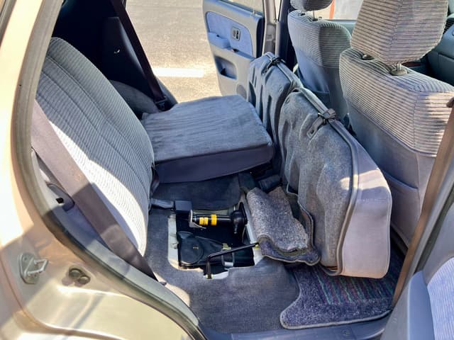 1996 Toyota Hilux Surf JDM car for sale — photo 17 of 23