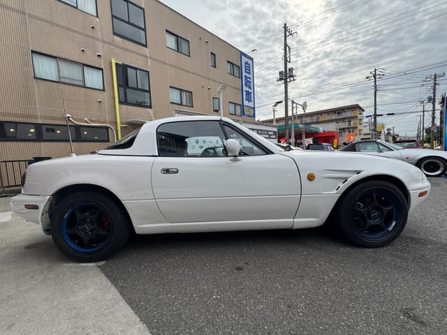 1992 Mazda Roadster (Eunos Roadster / MX-5) JDM car for sale — photo 7 of 25