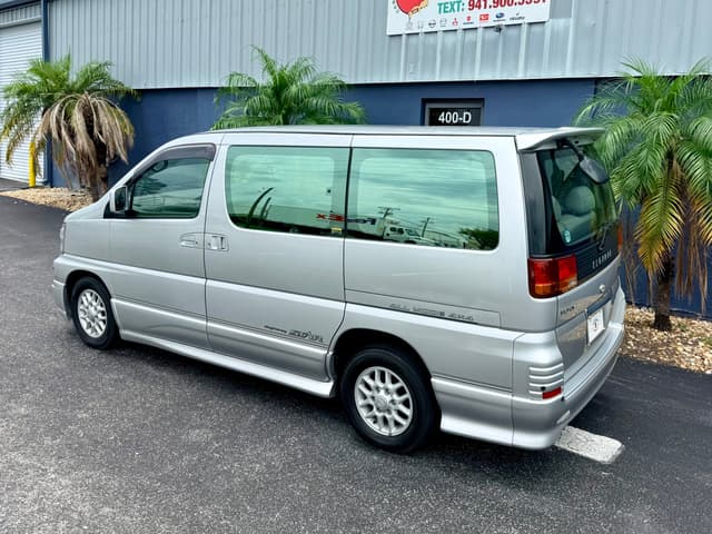 1998 Nissan Elgrand JDM car for sale — photo 5 of 22