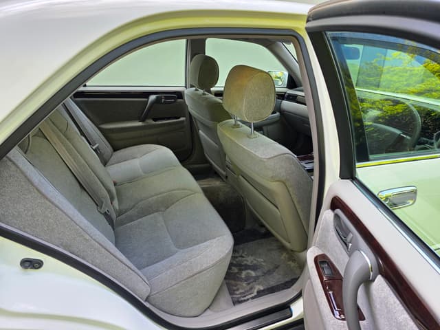 2000 Toyota Crown JDM car for sale — photo 12 of 13