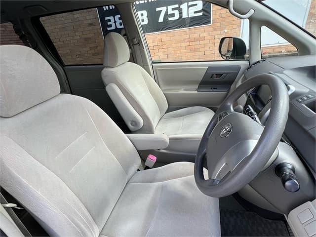 2011 Toyota Noah JDM car for sale — photo 15 of 17