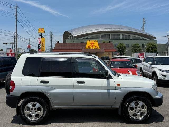 1998 Mitsubishi Pajero JDM car for sale — photo 12 of 20