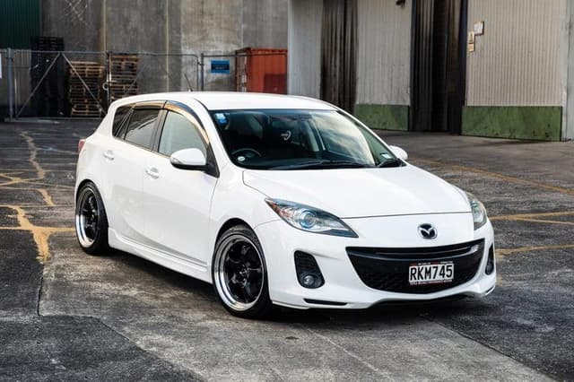 2012 Mazda Axela JDM car for sale — photo 11 of 18