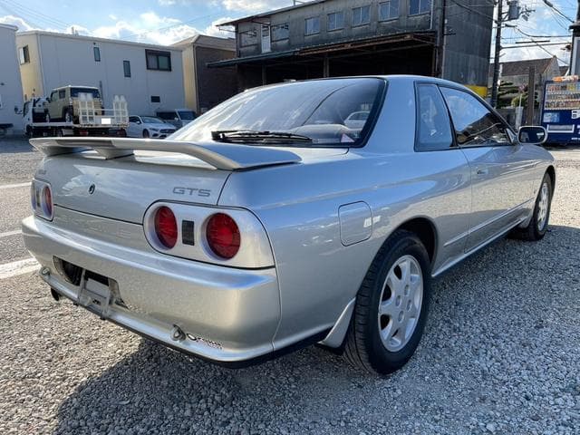 1993 Nissan Skyline JDM car for sale — photo 2 of 4