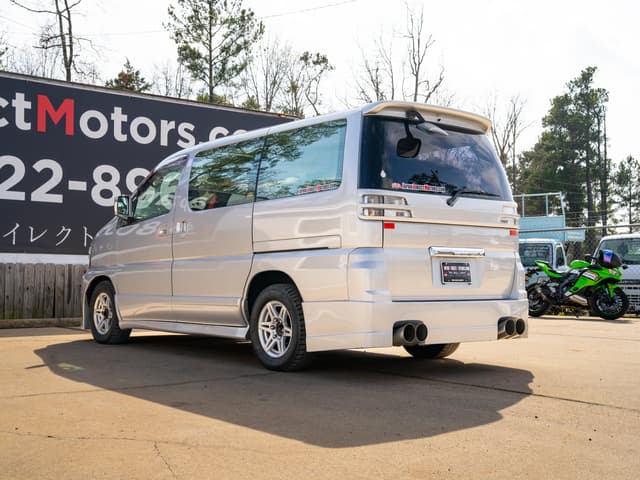 1998 Nissan Elgrand JDM car for sale — photo 9 of 10
