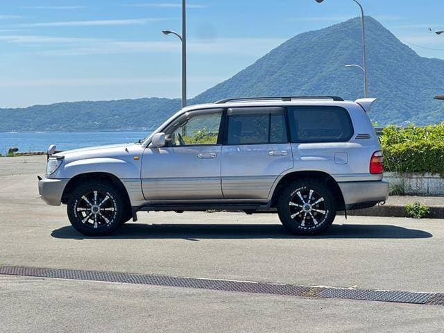 2000 Toyota Land Cruiser JDM car for sale — photo 13 of 17