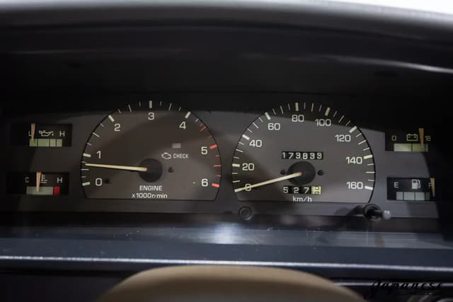 1993 Toyota Hilux Surf JDM car for sale — photo 13 of 25