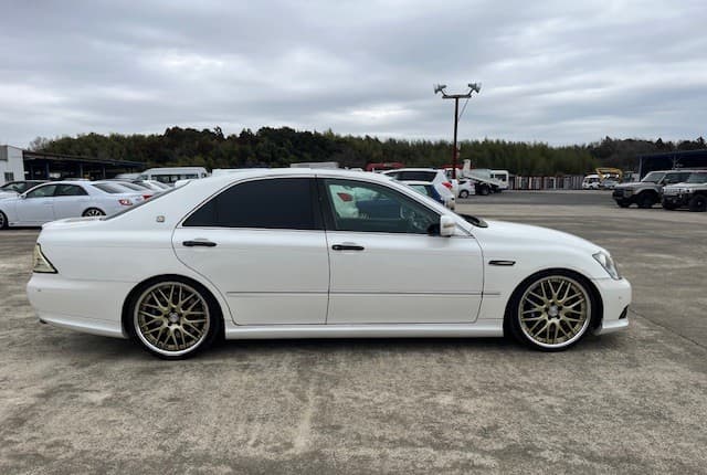 2005 Toyota Crown JDM car for sale — photo 5 of 25