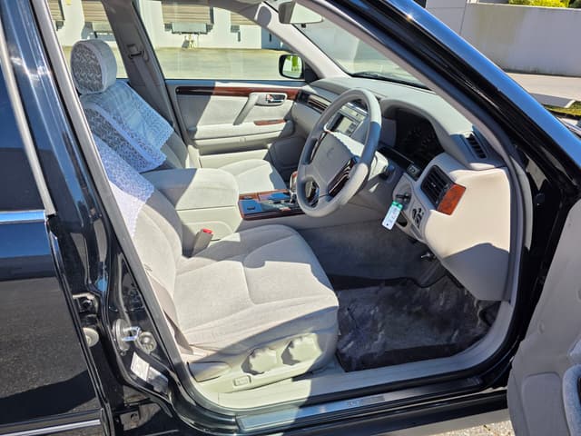 2001 Toyota Crown JDM car for sale — photo 11 of 13