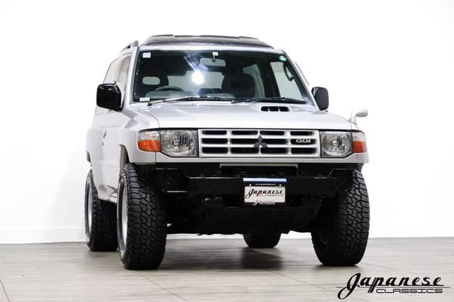 1997 Mitsubishi Pajero JDM car for sale — photo 3 of 25