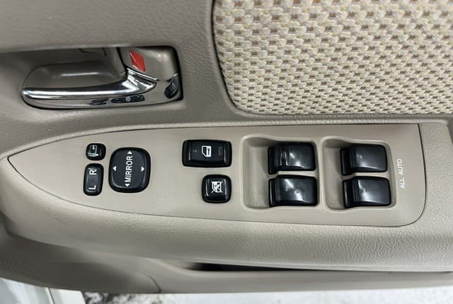 2007 Toyota Raum JDM car for sale — photo 15 of 25