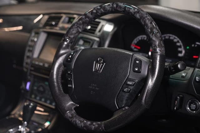 2004 Toyota Crown JDM car for sale — photo 17 of 20