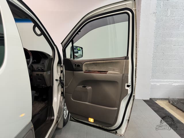 2001 Nissan Elgrand JDM car for sale — photo 23 of 25