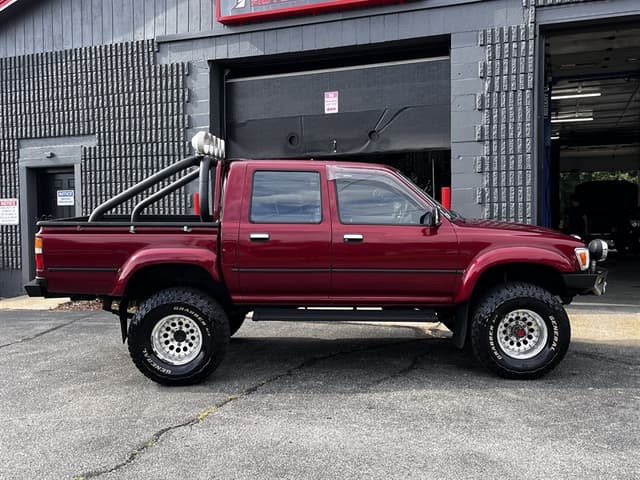 1990 Toyota Hilux JDM car for sale — photo 9 of 25