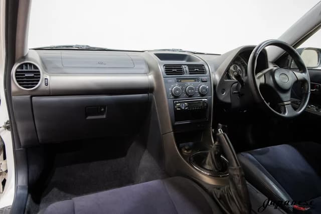 2000 Toyota Altezza JDM car for sale — photo 9 of 25