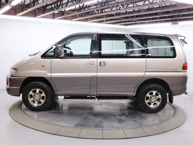 1997 Mitsubishi Delica JDM car for sale — photo 4 of 25