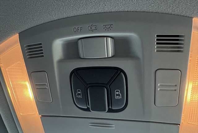 2010 Toyota Alphard JDM car for sale — photo 11 of 21