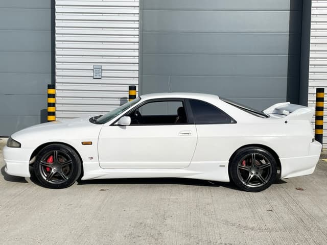1995 Nissan Skyline JDM car for sale — photo 4 of 25
