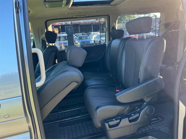 2005 Nissan Elgrand JDM car for sale — photo 14 of 15